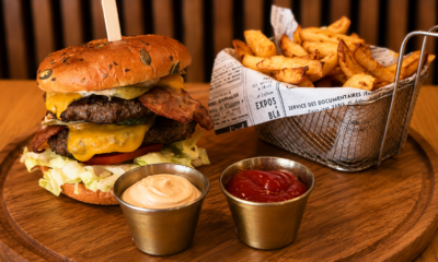 DUBLU CHEESEBURGER DE VITĂ CU CARTOFI PRĂJIȚI – 550G