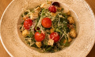 SALATĂ RUCOLA CU ROȘII CHERRY & PARMEZAN – 250G